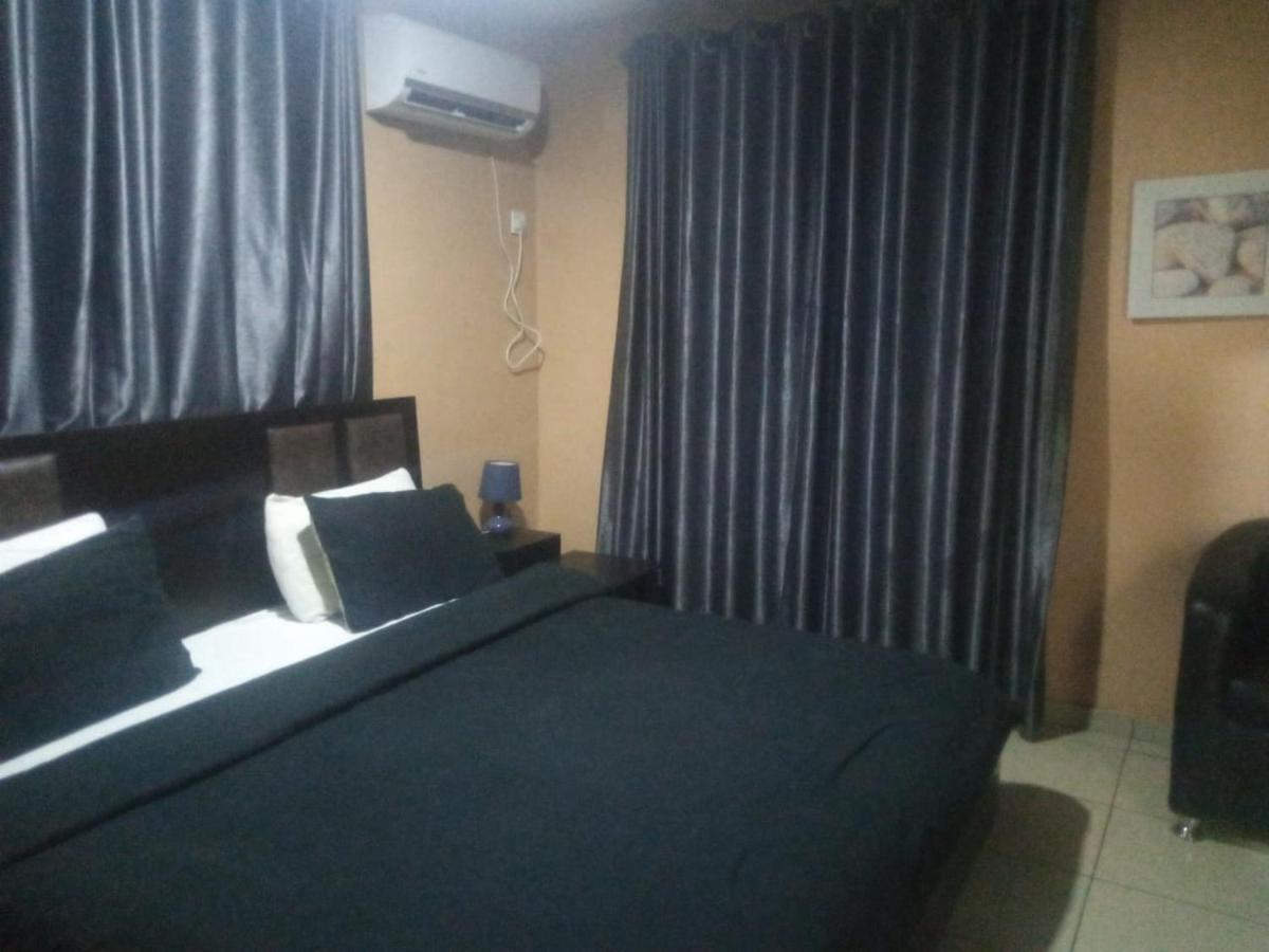 Staycation Suites And Apartment Λάγος Εξωτερικό φωτογραφία
