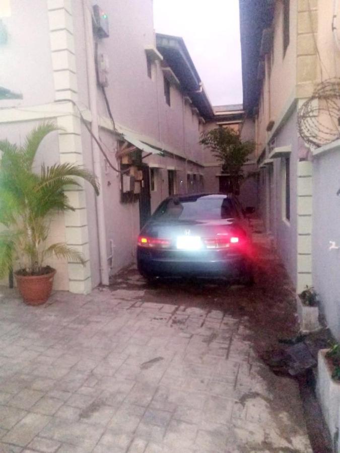 Staycation Suites And Apartment Λάγος Εξωτερικό φωτογραφία